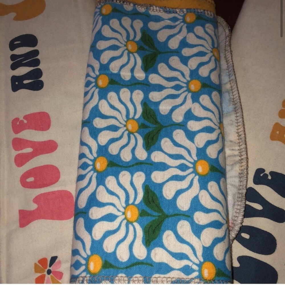 NWT Hippie Naturals Ritual Cleansing Cloths in Hippie Floral Pattern Love & Joy